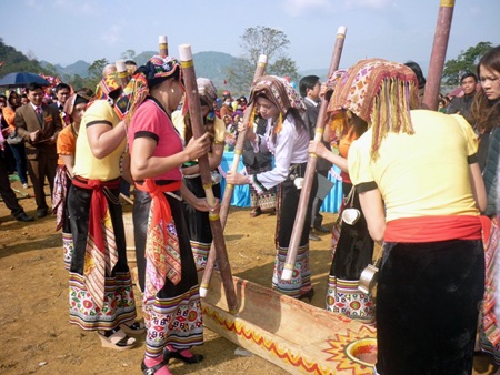 Và phần hội cũng long trọng khi phần thi khắc luống....