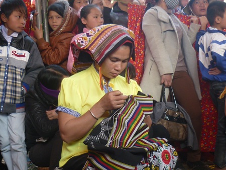 Phần nhảy sạp thi hút các bạn trẻ.