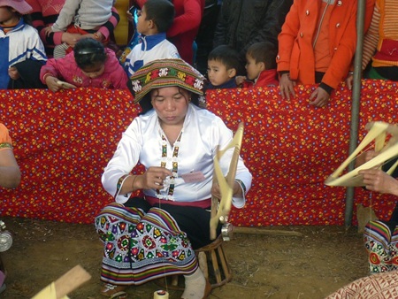 Phần nhảy sạp thi hút các bạn trẻ.