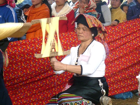 Phần nhảy sạp thi hút các bạn trẻ.