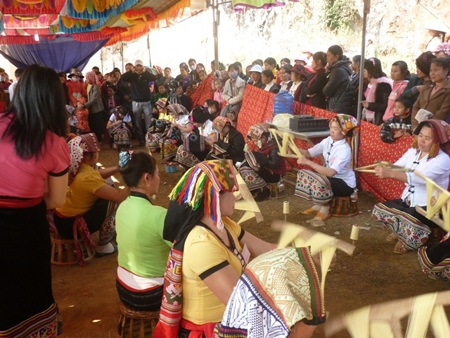 Phần nhảy sạp thi hút các bạn trẻ.