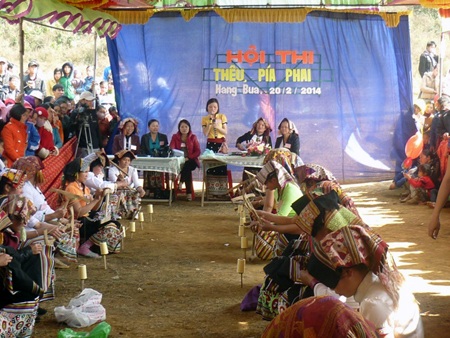 Phần nhảy sạp thi hút các bạn trẻ.