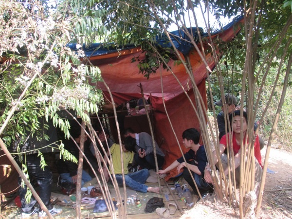 Dùng súng và thuốc nổ đi buôn heroin