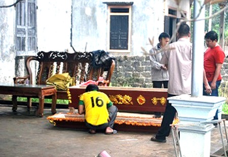 Gia đình anh Phượng lo hậu sự sau sự việc đau lòng.