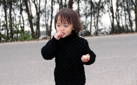 Bé Mận gần 4 năm sau.