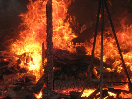 Lửa thiêu rụi toàn bộ tài sản của gia đình chị Linh .