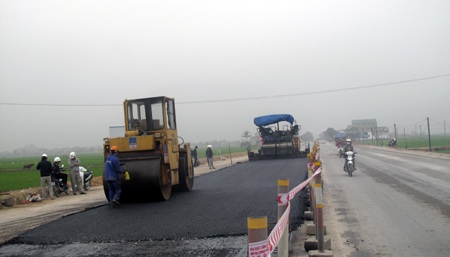 Quốc lộ 1A đoạn qua tỉnh Nghệ An rải thảm chưa được đồng đều.