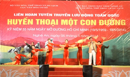 Tiết mục nghệ thuật “Tướng Võ Nguyên Giáp” do Đoàn Quảng Bình bểu diễn.