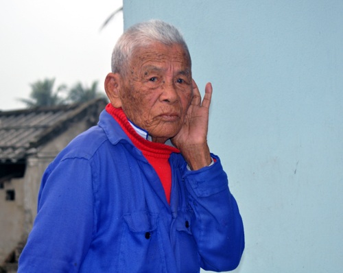 Mẹ Lưu Thị Linh - mẹ liệt sĩ Hồ Văn Nuôi đã cạn nước mắt kể từ ngày con hi sinh.