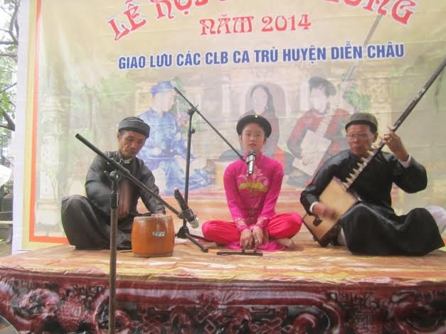 Hàng vạn người đội mưa khai hội Đền Cuông - Về với cội nguồn