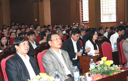 Bộ trưởng Bộ GD-ĐT Phạm Vũ Luận dự hội nghị quán triệt Nghị quyết 29 tại Đại học Vinh.