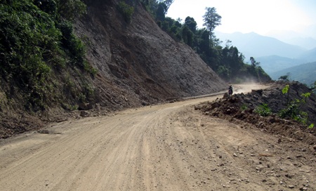 Xe chở đoàn văn công gặp nạn, 10 người bị thương