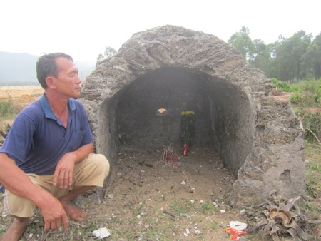 Bộ xương được chất và xây gạch sò xung quanh rất cẩn thận.