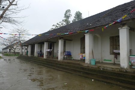 Hai dãy nhà học cấp bốn...