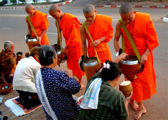 Triển lãm ảnh “Đất nước Lào tươi đẹp” - 21 Khất thực.