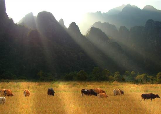 Triển lãm ảnh “Đất nước Lào tươi đẹp” - 23 Chiều Văng Viêng.