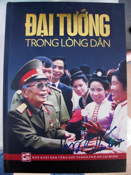 Nghệ An: HS, SV hào hứng với Ngày hội Sách - 2 Đông đảo người dân, học sinh hào hứng ngày hội sách