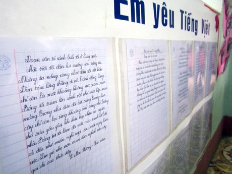 Chiêm ngưỡng nét chữ đều như đánh máy của học sinh dân tộc thiểu số