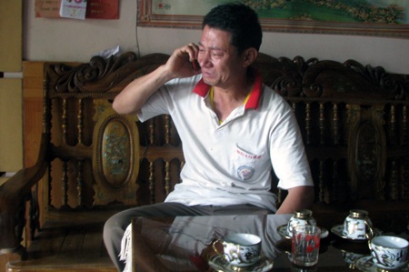Người nhà nạn nhân Bùi Đức Trung đau xót khi nhận được tin dữ.