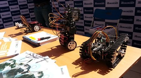 Gian hàng trưng bày sản phẩm robocon.