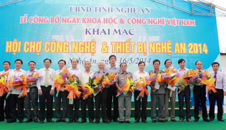 Tôn vinh 20 cán bộ khoa học, nhà quản lý có đóng góp cho hoạt động KHCN Nghệ An.