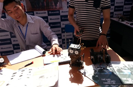 Gian hàng trưng bày sản phẩm robocon.