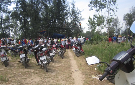 Người nhà nạn nhân Trần Văn Điệp đau xót trước cái chết thương tâm của con trai mình.