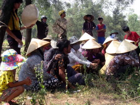 Người nhà nạn nhân Trần Văn Điệp đau xót trước cái chết thương tâm của con trai mình.