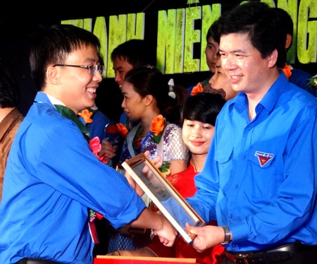 Tuyên dương Thanh niên công nhân Nghệ An tiêu biểu 2014