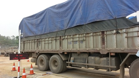 Cân xe quá tải trọng tại Nghệ An 55 ngày chỉ xử lý được 653 xe.