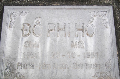 Nhiều phần mia mộ không có người hương khói.