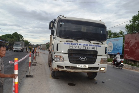 Chiếc xe tải của Doanh nghiệp xây dựng Xuân Trường gây tai nạn chết người.