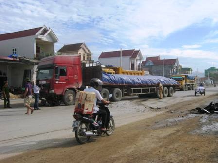 Hiện trường vụ tai nạn trên quốc lộ 1A.