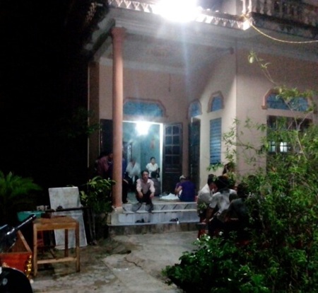Người thân gia đình đang chuẩn bị làm lễ mai táng cho người thanh niên đoản mệnh Nguyễn Sỹ N.