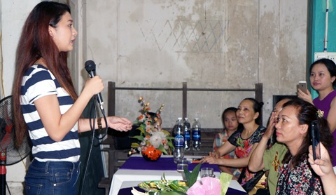 Hoa hậu Bích Trâm nói chuyện, giao lưu...