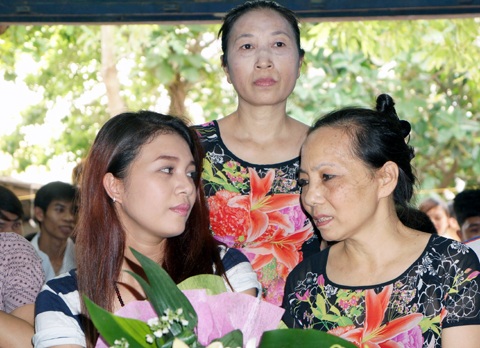 Bích Trâm thân thiện trong buổi giao lưu.