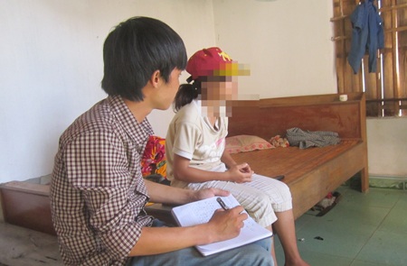 Cháu K.T.Tr sợ hãi kể lại sự việc với PV.