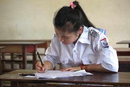 HĐT trường THPT Thái Lão duy trì cán bộ coi thi tại phòng thi đặc biệt