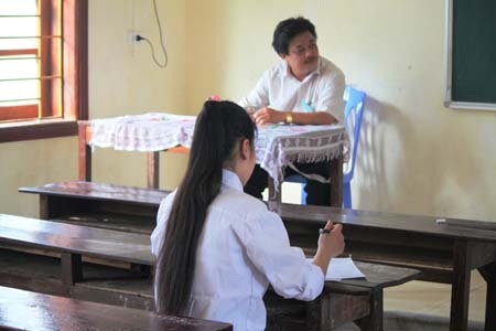 HĐT trường THPT Thái Lão duy trì cán bộ coi thi tại phòng thi đặc biệt