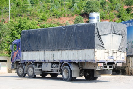 Lái xe bỏ chạy sau khi tông xe vào tổ công tác liên ngành - 3 Lái xe bỏ chạy sau khi tông xe vào tổ công tác liên ngành