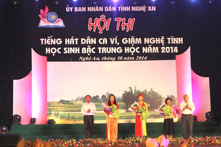 Trao giải cho những tiết mục, tập thể xuất sắc.