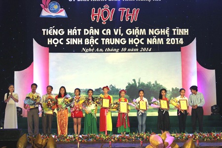 Trao giải cho những tiết mục, tập thể xuất sắc.