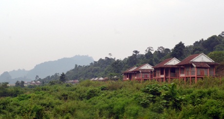 Thê thảm khu tái định cư cho tộc người Đan Lai