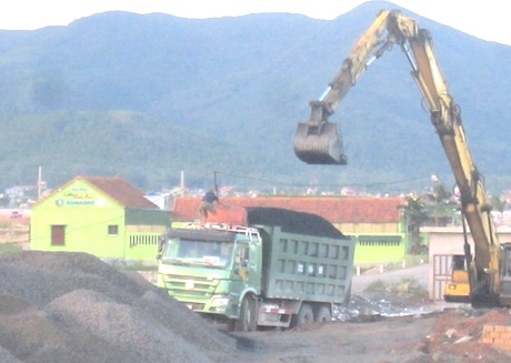 Bãi tập kết than ô nhiễm hoạt động rầm rộ, dân khốn khổ