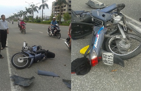 Chiếc xe máy của anh Hoàng bị nát bét sau cú đâm.