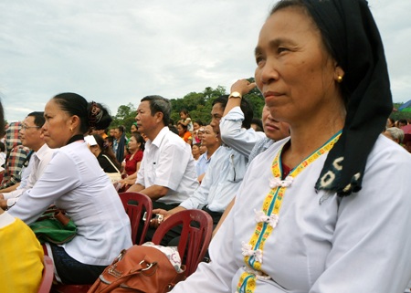 Những thiếu nữ Thái xinh xắn trong bộ váy truyền thống trong ngày lễ.