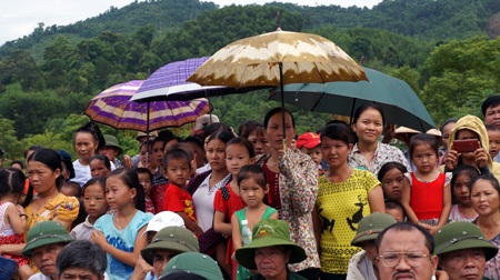 Những thiếu nữ Thái xinh xắn trong bộ váy truyền thống trong ngày lễ.