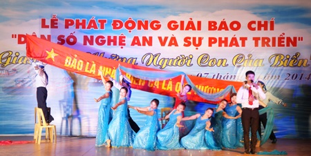 Sống động những tiết mục văn nghệ trong chương trình hướng về Những người con của biển.