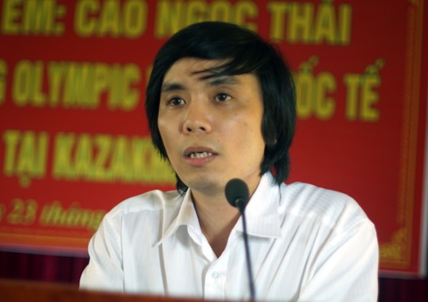 Em Cao Ngọc Thái phát biểu tại buổi lễ long trọng.