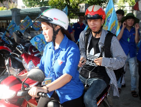 Những chuyến xe lại miễn phí đầu tiên tại cụm Vinh.